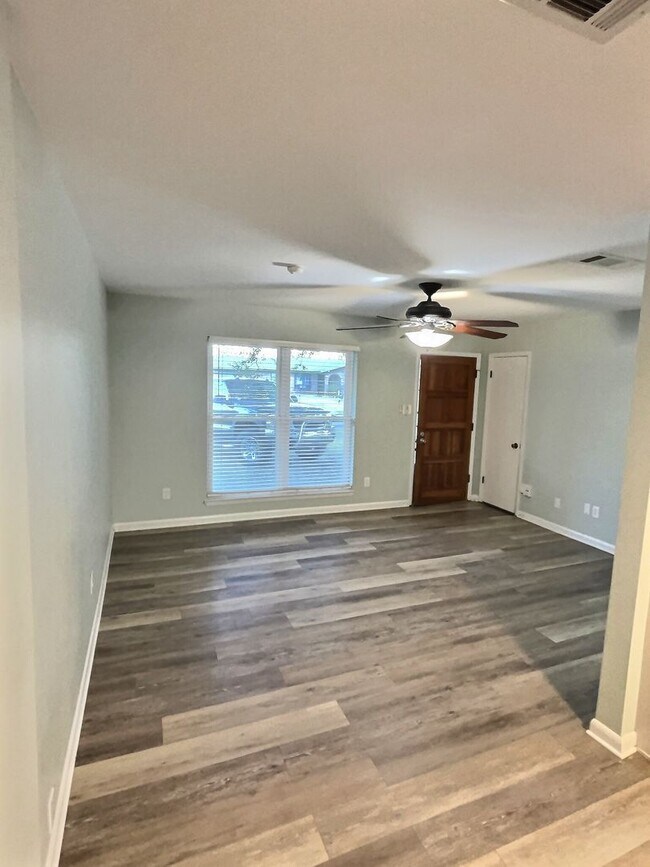 Foto del edificio - NICE 3 bedroom home in Ocean Springs Schoo...