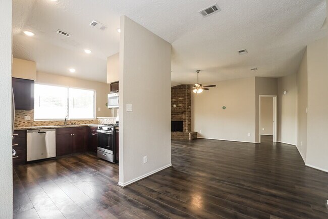 Building Photo - 15118 Loma Paseo Dr