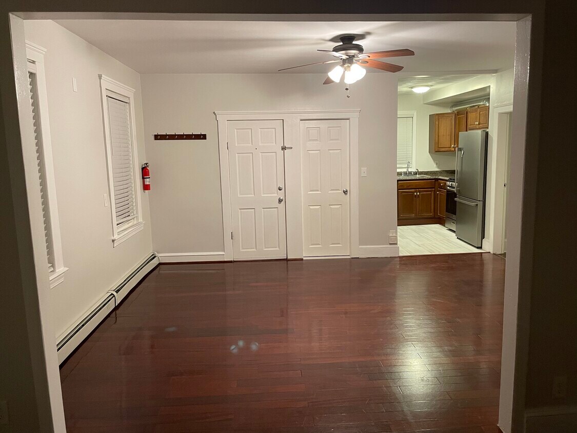 Dinning Room - 949 Mineral Spring Ave