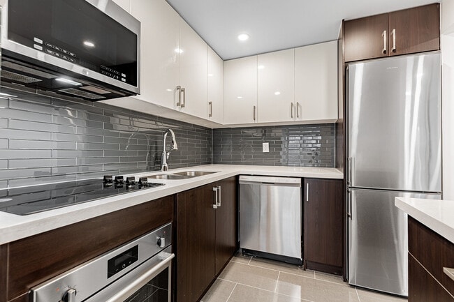 Building Photo - 191 Sherbourne St