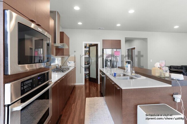 Foto del edificio - 4108 168th Pl SE