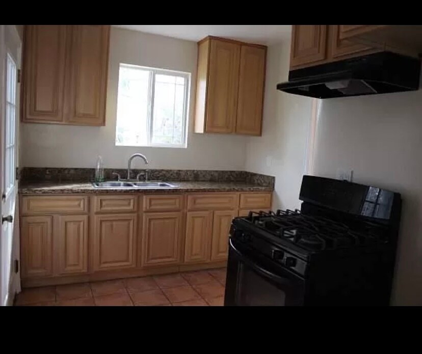 Kitchen - 12442 221st St
