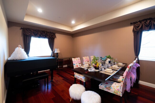 Building Photo - 1410 Encino Ave