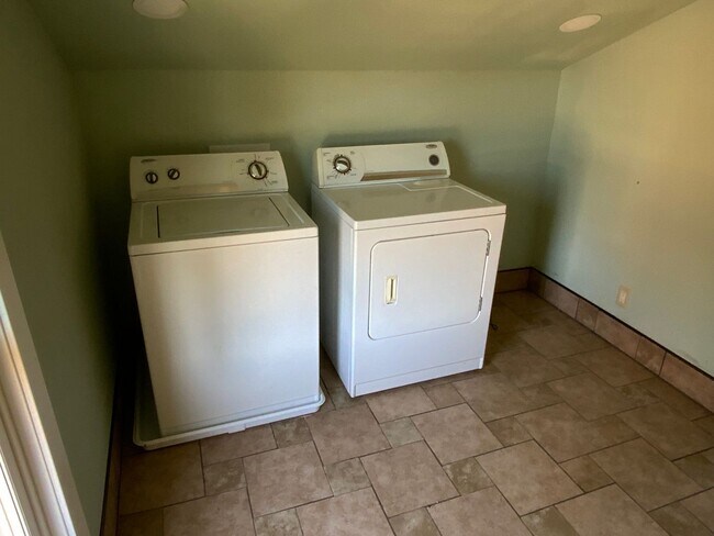 Foto del edificio - Charming Downtown House for Rent