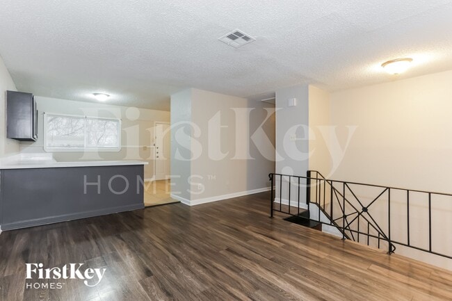 Building Photo - 917 Montclair Dr