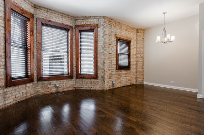 Foto del edificio - 1756 W Montrose Ave
