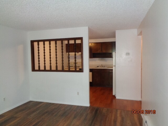 Building Photo - 1304 S Parker Rd