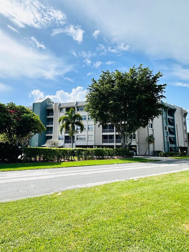 Foto del edificio - 505 Spencer Dr
