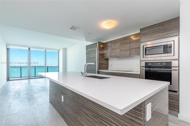 Foto del edificio - 460 NE 28th St