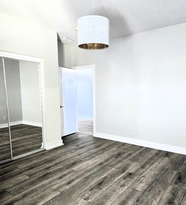 Foto del edificio - 2320 W Forest Pleasant Pl