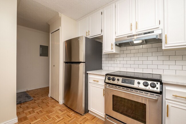 Building Photo - 3470 S Poplar St