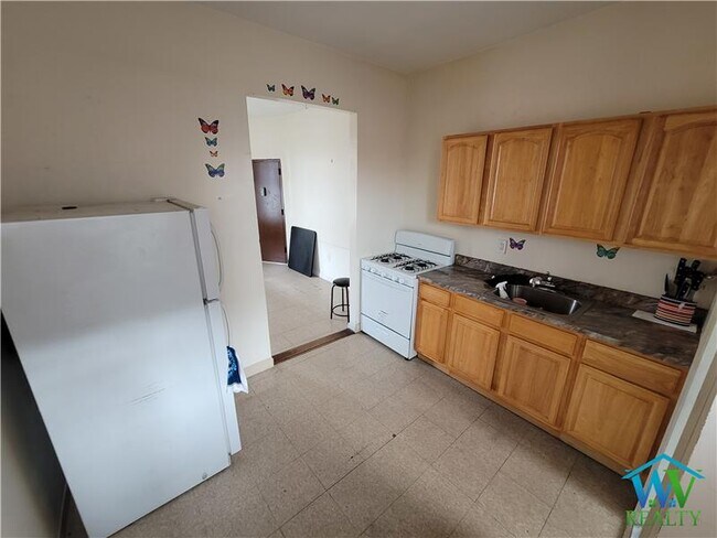 Building Photo - 298 E 150th St