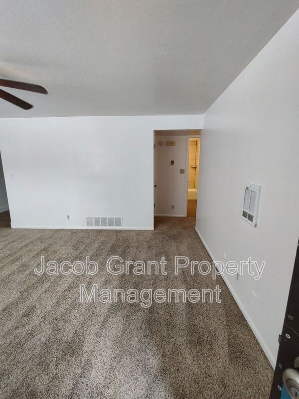 Foto del edificio - 756 Wayne Ave