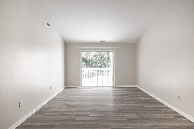 Foto del edificio - 1396 Tristram Cir