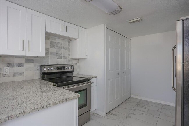 Building Photo - 202 Washington Palm Loop