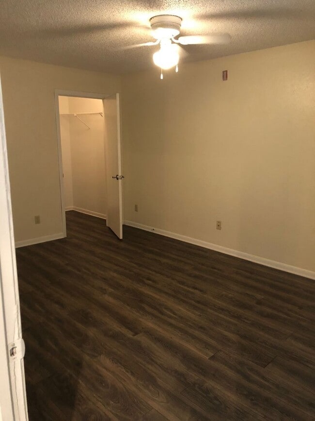 Building Photo - Lexington Place 2 bedroom Condo