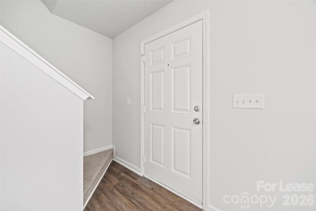 Foto del edificio - 1411 Swaying Branch Ln