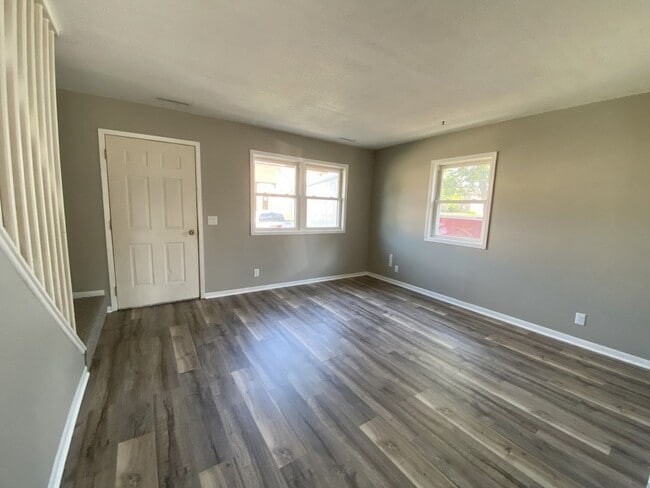 Foto del edificio - Rent $925; 2 Bed Duplex