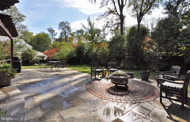 Foto del edificio - 5104 Scarsdale Rd