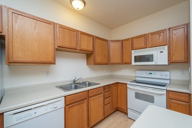 Building Photo - Woodridge Estates