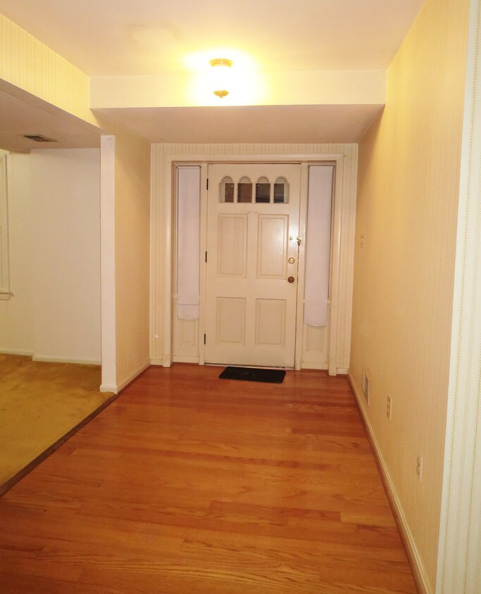 Building Photo - 13228 Clifton Rd