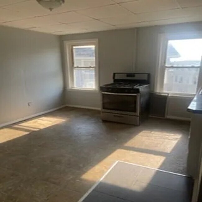 2F South - 68 Webster St