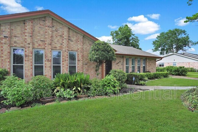 Foto del edificio - 950 W Donovan St