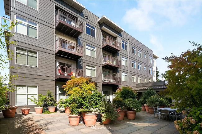 Building Photo - 3333 Wallingford Ave N