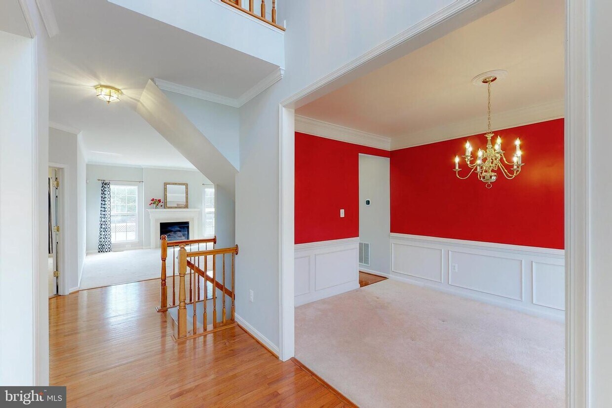 8305 Crimson Crossing Way, Gainesville, VA 20155 House Rental in