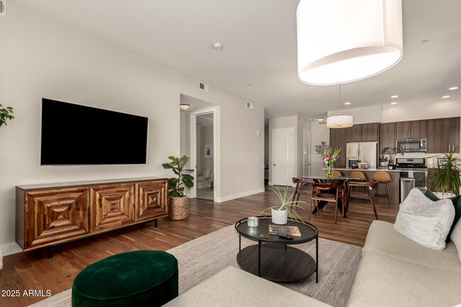 Building Photo - 7300 E Earll Dr