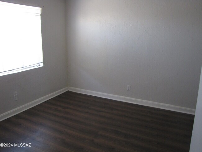 Foto del edificio - 4719 E 1st St