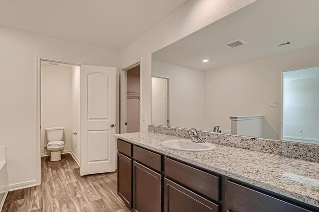 Building Photo - 2200 sq. ft. 4 bed/2.5 bath in Converse