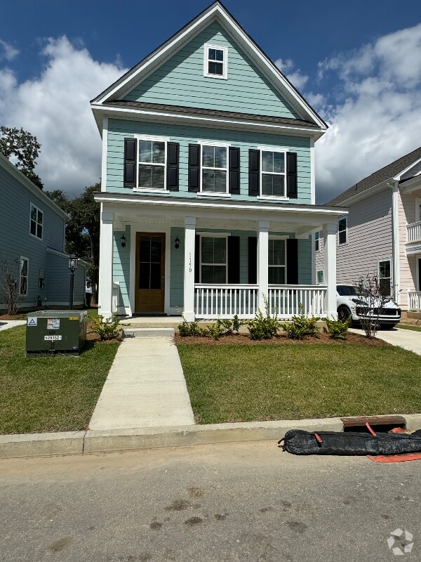 Building Photo - 1150 Oak Bluff Ave