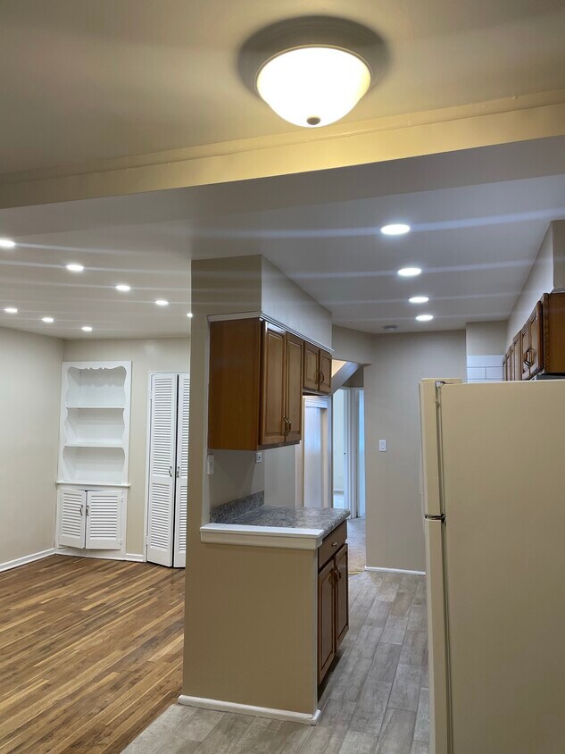 Primer piso - 1322 E 87th St
