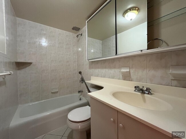 Foto del edificio - 317 W 107th St