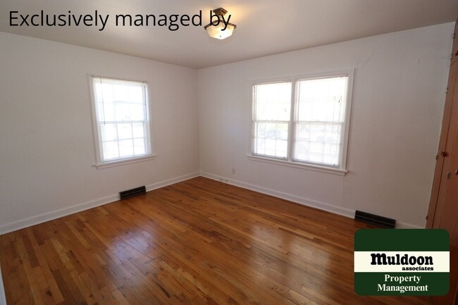 Building Photo - Really Cute Northside Pet Friendly Home wi...