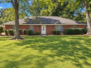 Building Photo - 2107 Oakmont St