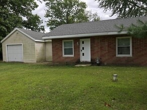Building Photo - 2554 Little St
