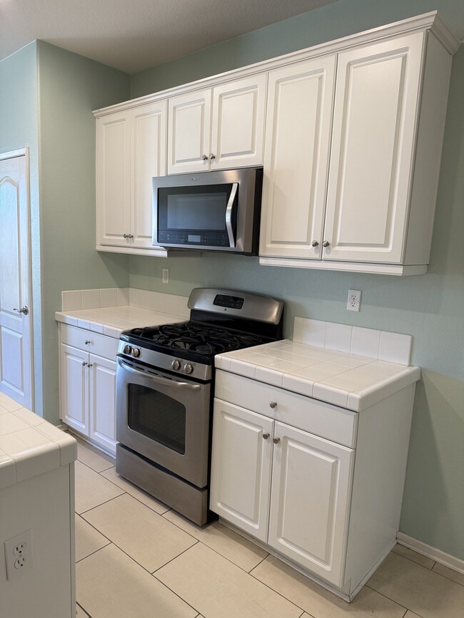 Building Photo - 1345 Clasico Dr