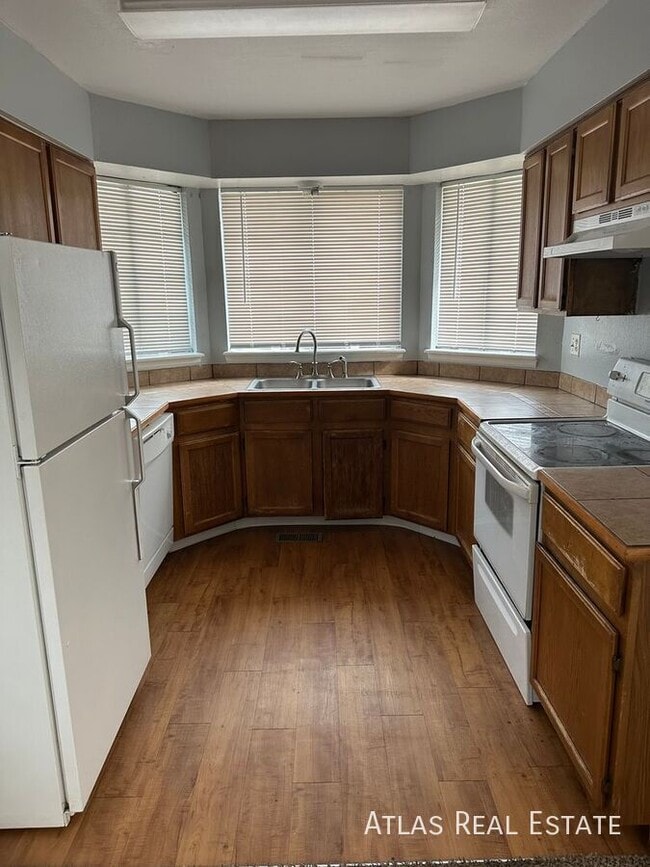 Building Photo - 4345 Davenport Way