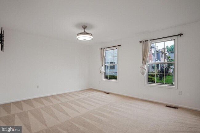 Foto del edificio - 8609 Lamont Ct