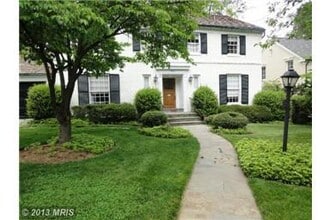 Building Photo - 5944 Searl Terrace