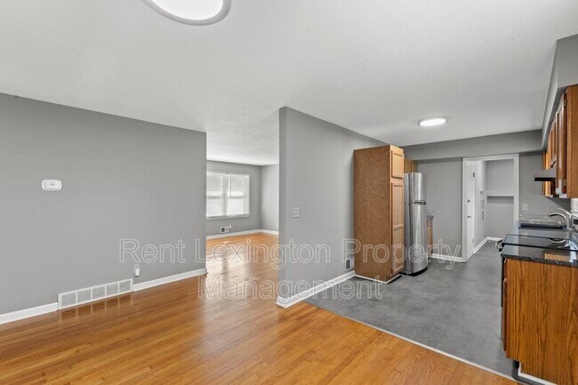 Building Photo - 2125 Violet Rd