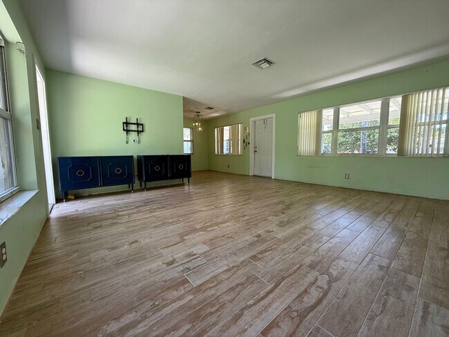 Foto del edificio - 2957 NW 6th Ave