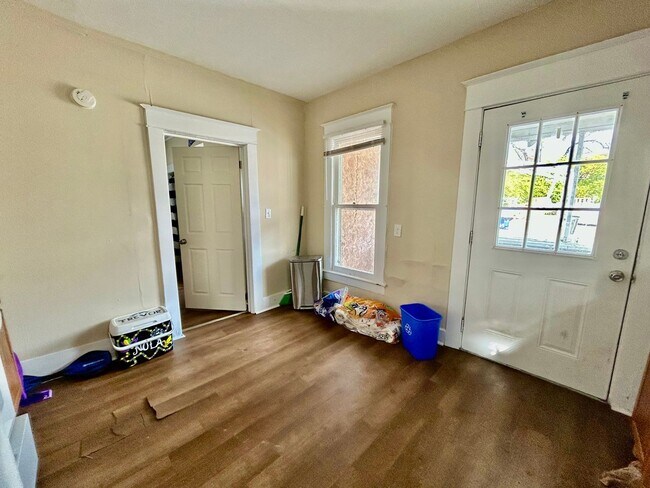 Foto del edificio - **PRE-LEASING FOR 2026–2027 SCHOOL YEAR!**