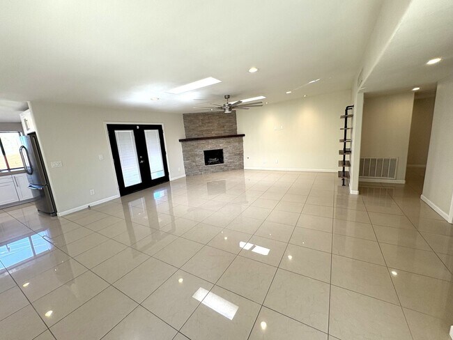 Foto del edificio - Stunning Foothills Home in Gated Community