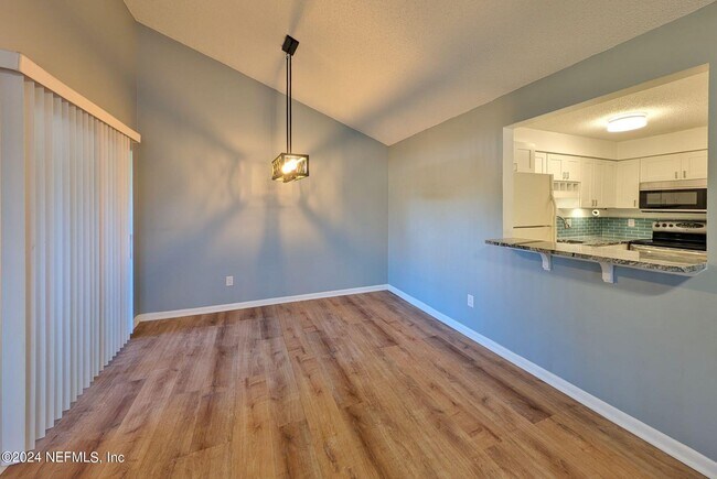 Building Photo - 2511 Whispering Woods Blvd