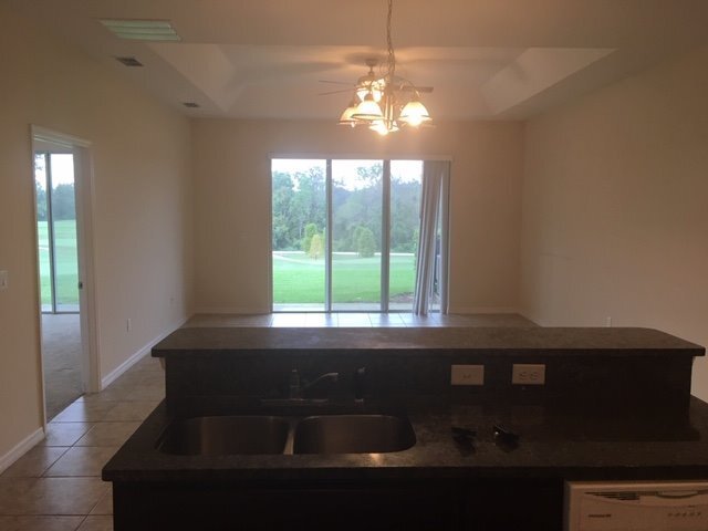 Building Photo - Great 3 bed/ 2 bath corner townhome