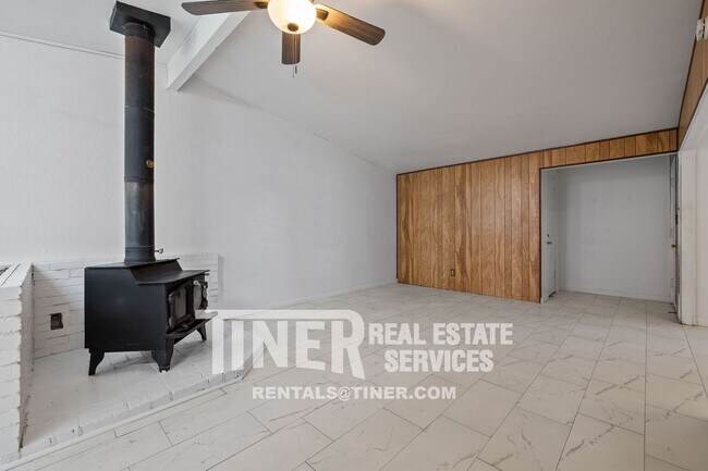 Building Photo - Updated 3 Bedroom, 2 Bath North Highlands ...