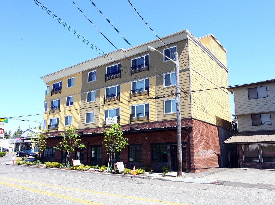 Building Photo - 10316 Greenwood Ave N